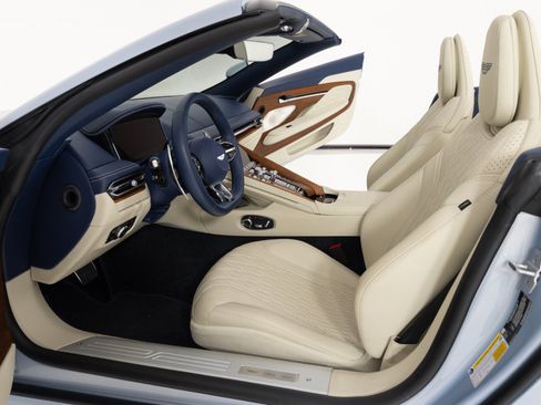 Used 2025 Aston Martin DB12 Convertible RWD image 5