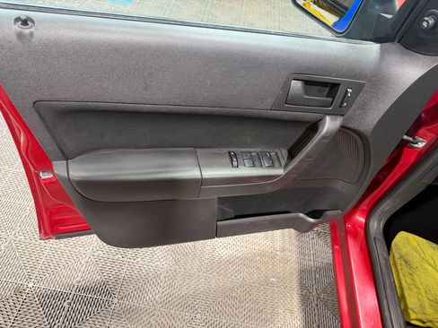 Used 2010 Ford Focus SE image 23