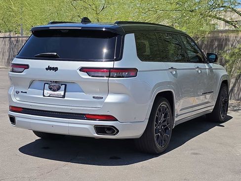 Used 2023 Jeep Grand Cherokee L Summit AWD/4WD image 9