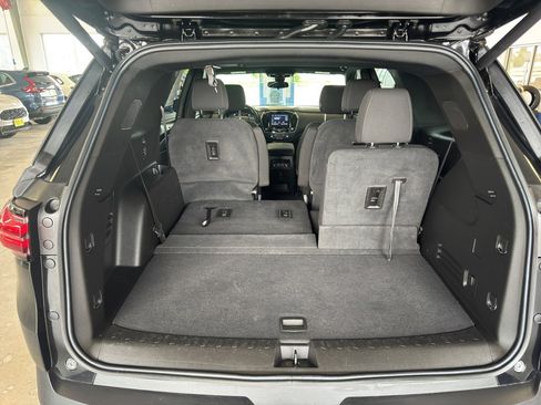 Used 2023 Chevrolet Traverse LT image 12
