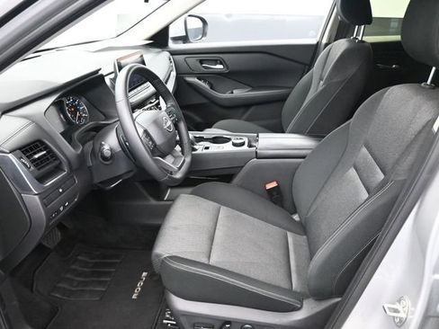 Used 2025 Nissan Rogue SV AWD/4WD image 9