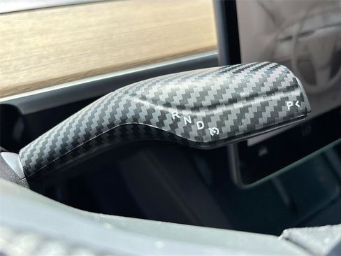 Used 2025 Tesla Model Y Long Range RWD image 17