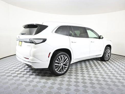 Used 2025 Buick Enclave Avenir image 6