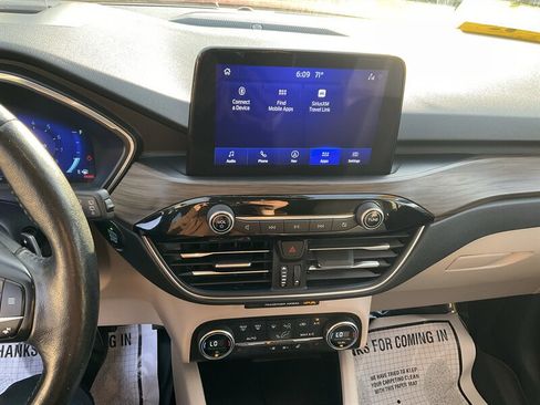 Used 2020 Ford Escape Titanium AWD/4WD image 33