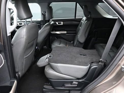 Used 2021 Ford Explorer XLT RWD image 8