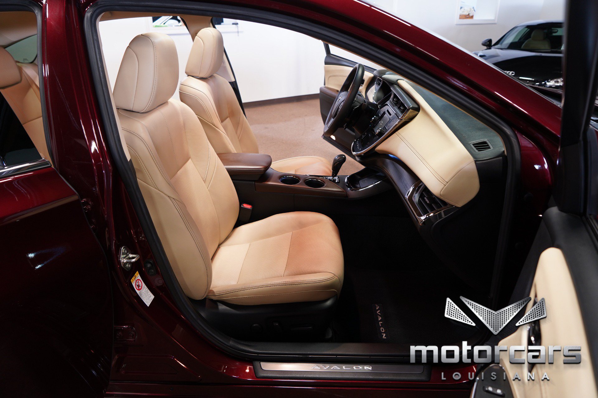 Used 2016 Toyota Avalon Limited w/ Toyota Safety Sense Package FWD image 30