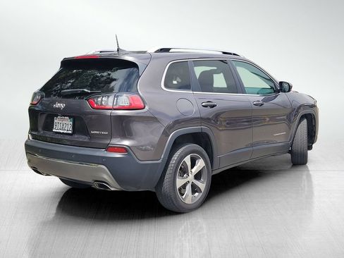 Used 2019 Jeep Cherokee Limited w/ Luxury Group FWD image 4