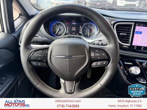 Used 2022 Chrysler Pacifica Touring FWD image 24