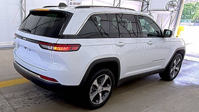 Used 2022 Jeep Grand Cherokee Limited 4xe AWD/4WD image 3
