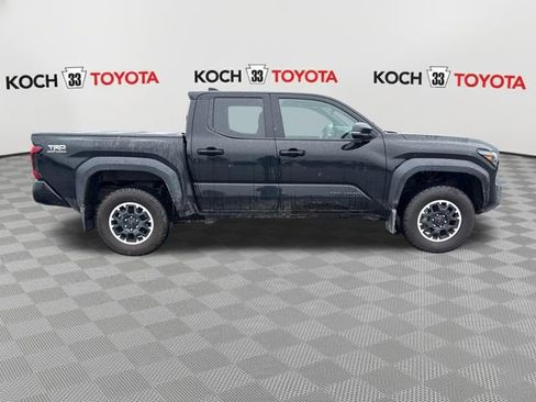 Used 2025 Toyota Tacoma TRD Off-Road w/ TRD Off Road Upgrade Package AWD/4WD image 9