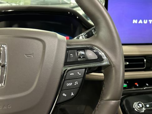 Used 2023 Lincoln Nautilus Reserve AWD/4WD image 14