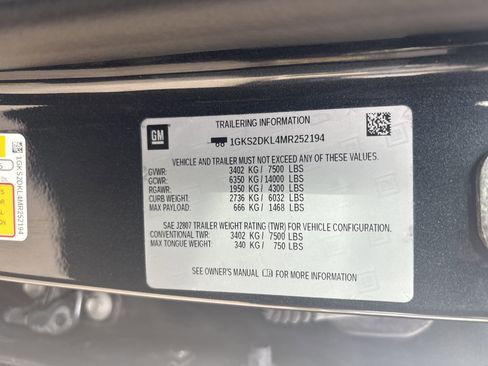 Used 2021 GMC Yukon Denali w/ Denali Premium Package image 35