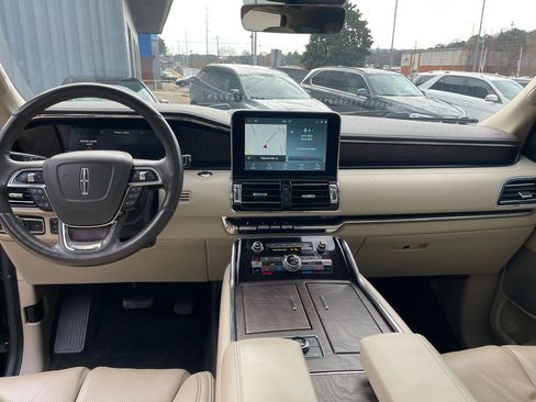 Used 2021 Lincoln Navigator Reserve image 8
