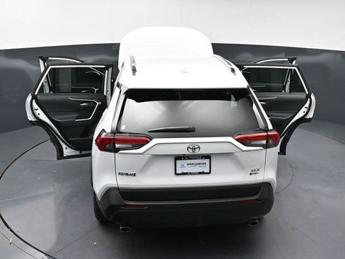 Used 2025 Toyota RAV4 XLE AWD/4WD image 44