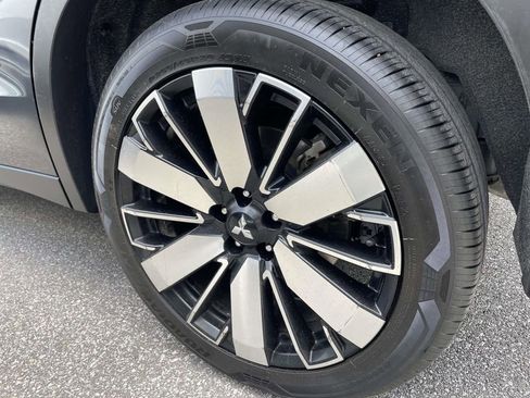Used 2025 Mitsubishi Outlander SE FWD image 3
