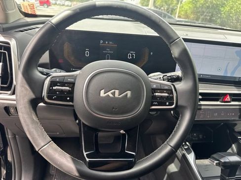 Used 2025 Kia Sorento S AWD/4WD image 10