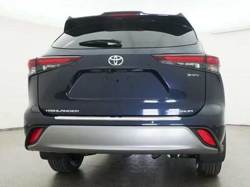 New 2026 Toyota Highlander Platinum image 23