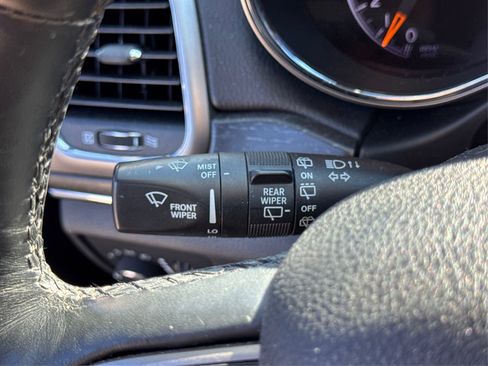 Used 2018 Jeep Grand Cherokee Limited image 35