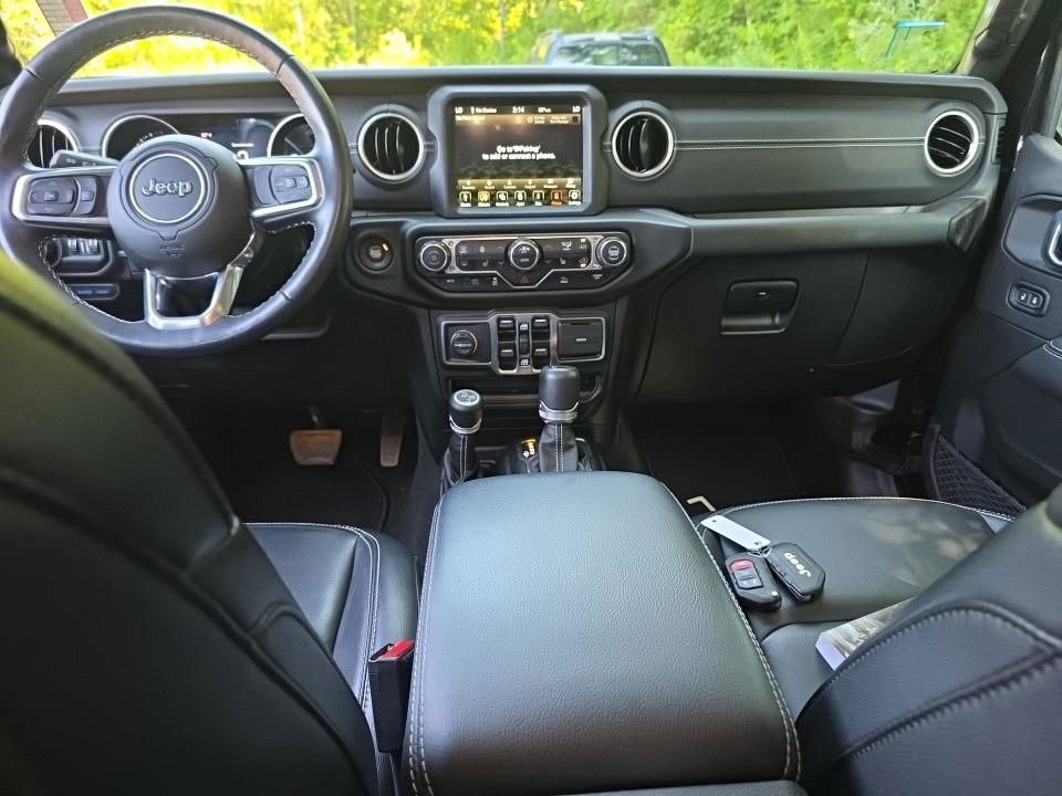 Used 2022 Jeep Wrangler Unlimited Sahara w/ Cold Weather Group AWD/4WD image 14