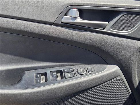 Used 2017 Hyundai Tucson Sport FWD image 9