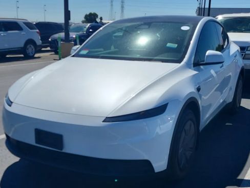 Used 2026 Tesla Model Y AWD image 5