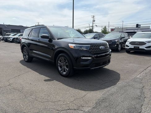 Used 2024 Ford Explorer XLT w/ Equipment Group 202A AWD/4WD image 7