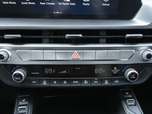 Used 2023 Kia Telluride S w/ S Sunroof Package FWD image 14