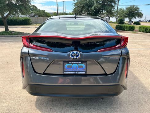 Used 2018 Toyota Prius Prime Premium image 6