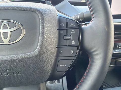 Used 2025 Toyota Prius Plug-In Hybrid FWD image 30