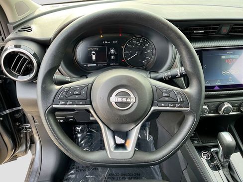 Used 2023 Nissan Kicks SV image 10