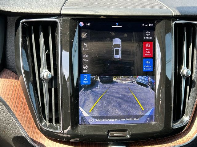 Certified 2023 Volvo XC60 B5 Plus w/ Climate Package AWD/4WD image 17