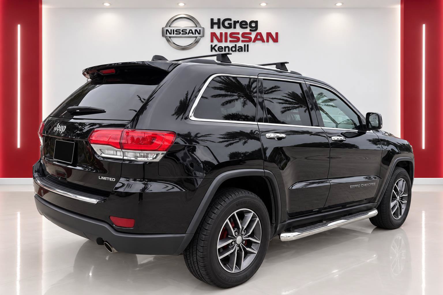 Used 2018 Jeep Grand Cherokee Limited AWD/4WD image 3