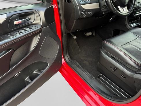 Used 2013 Dodge Grand Caravan R/T w/ Safety Sphere Group FWD image 11