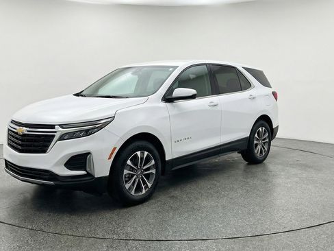 Used 2025 Chevrolet Equinox LT image 3