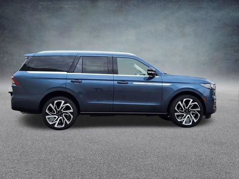 New 2027 Lincoln Navigator Reserve AWD/4WD image 8