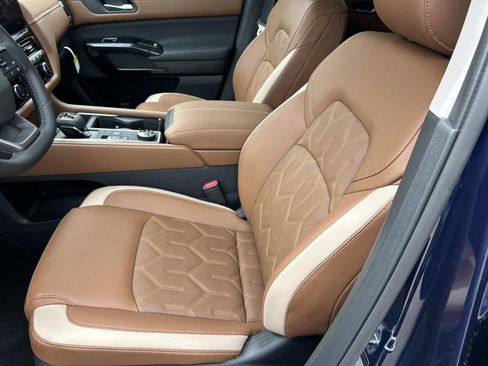 New 2026 Nissan Pathfinder Platinum AWD/4WD image 15