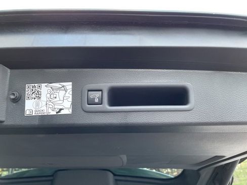 Used 2021 Toyota Sienna XLE image 9