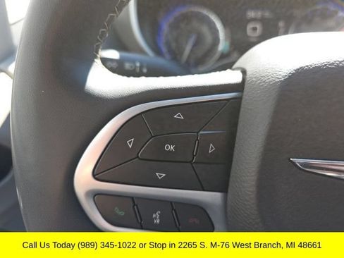 Used 2023 Chrysler Pacifica Touring-L FWD image 20