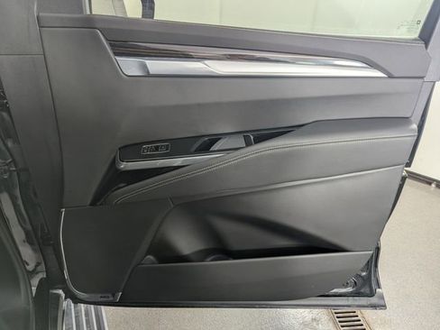 Used 2025 Cadillac Escalade Premium Luxury image 23