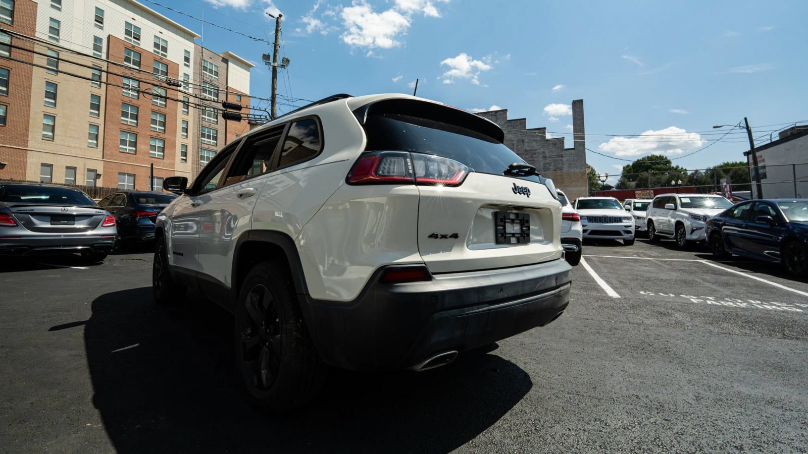 Used 2019 Jeep Cherokee Latitude Plus AWD/4WD image 6