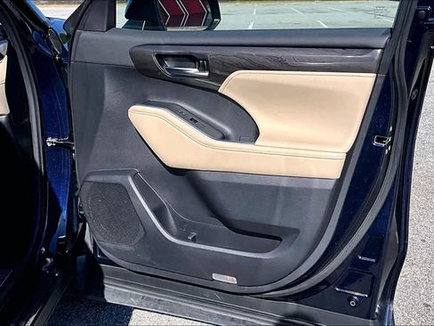 Used 2023 Toyota Highlander Limited image 23