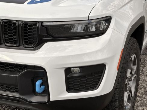 Used 2023 Jeep Grand Cherokee Trailhawk image 9