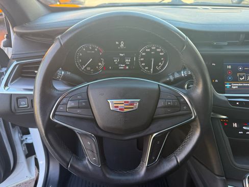 Used 2021 Cadillac XT5 Luxury image 2