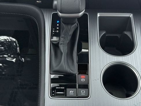 Used 2025 Toyota Sienna XLE image 23