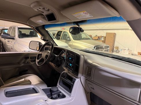 Used 2005 Chevrolet Silverado 3500 LT w/ Heavy-Duty Power Package AWD/4WD image 39