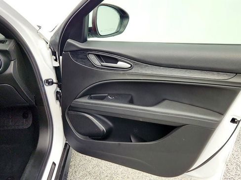 Used 2023 Alfa Romeo Stelvio Sprint image 27