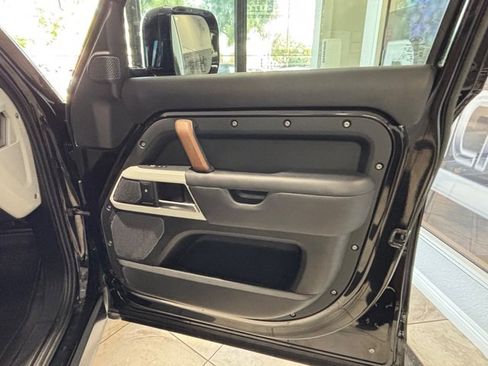 Used 2023 Land Rover Defender 110 S AWD/4WD image 6