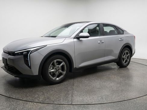 Used 2025 Kia K4 LXS image 3