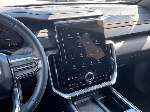 Used 2025 GMC Acadia Elevation image 6