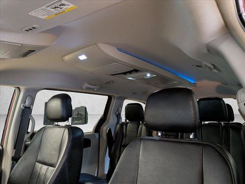 Used 2016 Chrysler Town & Country Touring w/ Driver Convenience Group FWD image 18